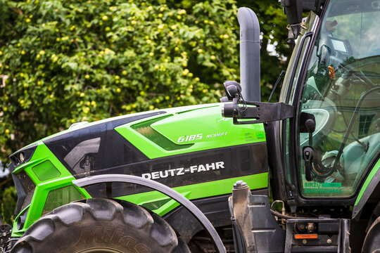 Ignalina Lithuania 2022-07-23
Deutz Fahr 6185 rc shift. Deutz-Fahr is a German agricultural machinery manufacturer. 