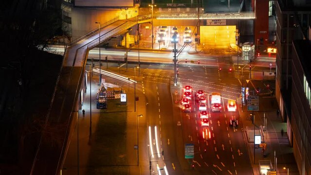 Zeitraffer von stark befahrener Stra&szlig;e in Koeln 2