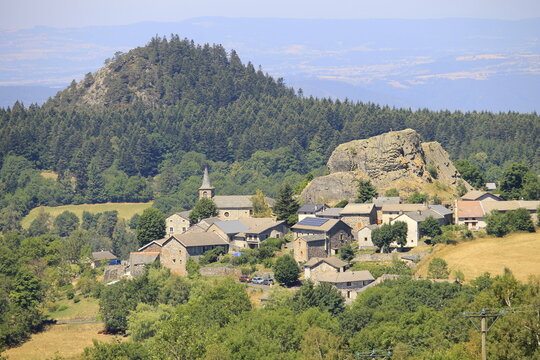 Village de Queyri&egrave;res, Haute-Loire, Auvergne Rh&ocirc;ne-Alpes, France.