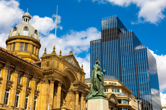 Old and modern architecture, Council House, Victoria Square, Birmingham, England, United Kingdom