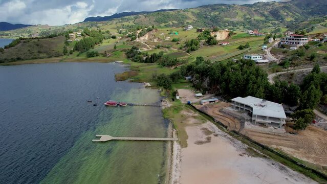 muelles de la laguna de tota, sector playa blanca, ubicada en Boyaca; Colombia