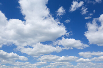 Obraz premium Picturesque view of blue sky with fluffy clouds