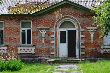 Fototapeta na wymiar an old red brick house with embossed white brick masonry beautifully decorated doorways and windows