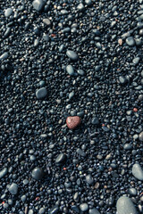 Piedras volcánicas en Islandia en forma de corazón