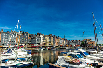 Kleine Entdeckungstour durch die wunderschöne Hafenstadt Honfleur bei Le Havre - Normandie -...