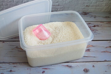 Fototapeta タッパー容器に入った日本の米の写真 obraz