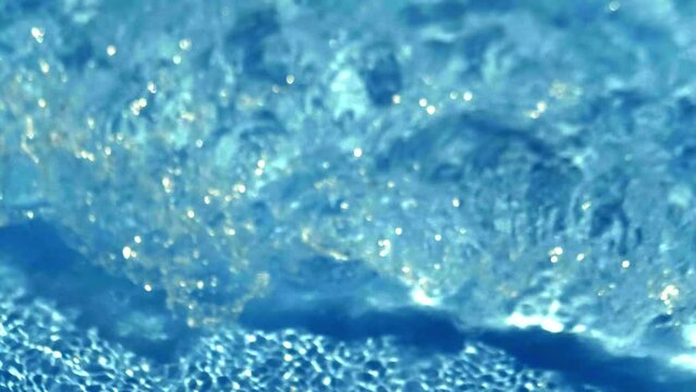 揺れる水面