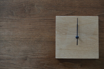 Obraz premium １２時を指す時計 