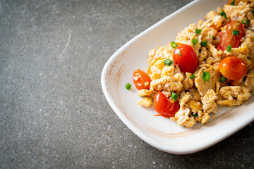 stir-fried tomatoes with egg on plate