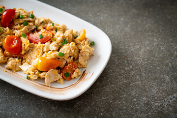 stir-fried tomatoes with egg on plate