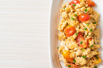 stir-fried tomatoes with egg on plate