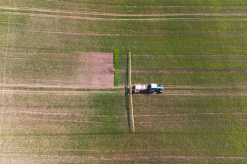 agricultural machine treats pesticides from pests and diseases