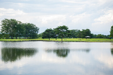 Fototapeta na wymiar 静かな公園の休日の風景