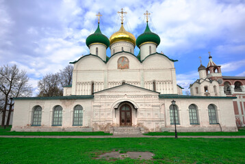 Fototapeta na wymiar The Transfiguration Cathedral of the Spaso-Evfimievsky Monastery