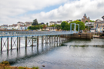 Douarnenez. Passerelle de Port Rhu et panorama sur Douarnenez, Finistère, Bretagne	