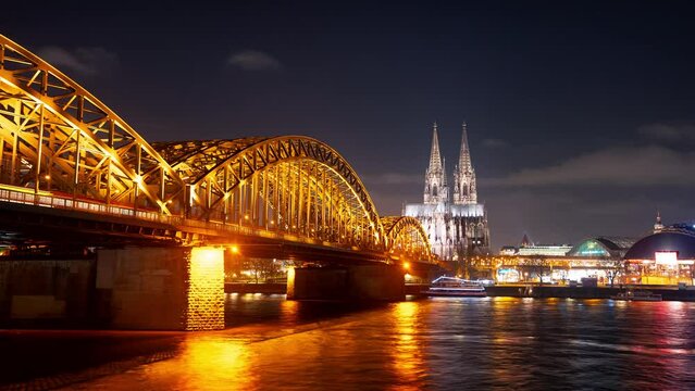 Hohenzollernbruecke mit Koelner Dom Zeitraffer 2 -1