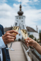 toast to the wedding with sparkling wine - 520774719
