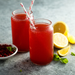 Refreshing berry lemonade with mint
