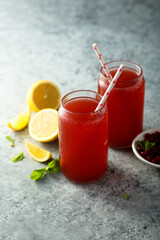 Refreshing berry lemonade with mint