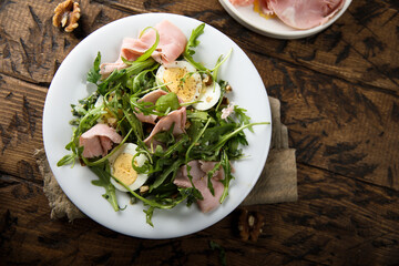 Arugula salad with ham and egg