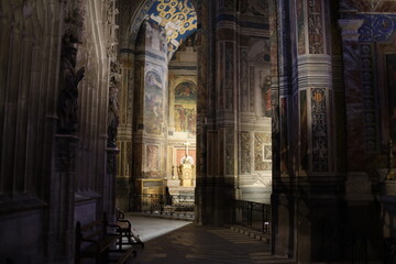 Fototapeta na wymiar La cathédrale Sainte Cécile, de style gothique, vue de l'intérieur, ville de Albi, département du Tarn, France