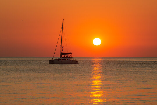 tramonto all'isola delle femmine in sicilia