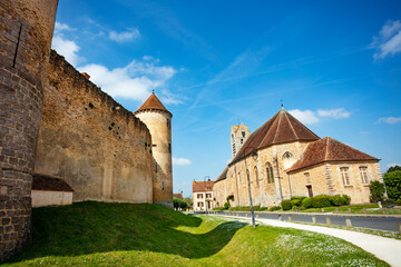 Fototapeta na wymiar Saint-Maurice church and walls of Blandy castle in France
