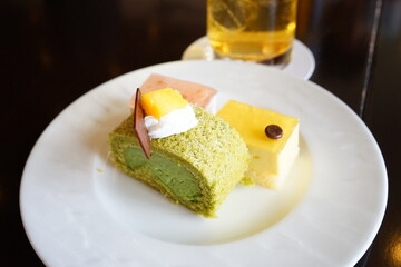 Matcha Roll Cake with Iced Tea - 抹茶ロールケーキ アイスティー