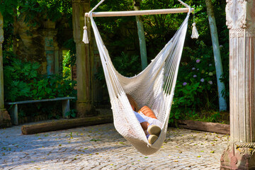 Fille dans un hamac © photoloulou91