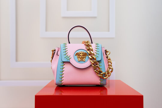 Versace（ヴェルサーチェ）のバッグ