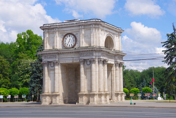 Fototapeta na wymiar Moldova. Kishinev. 05.20.2022. View of the Arc de Triomphe in the city center.