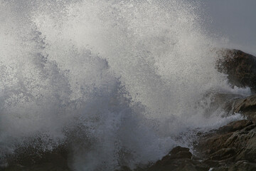 Detailed stormy wave splash