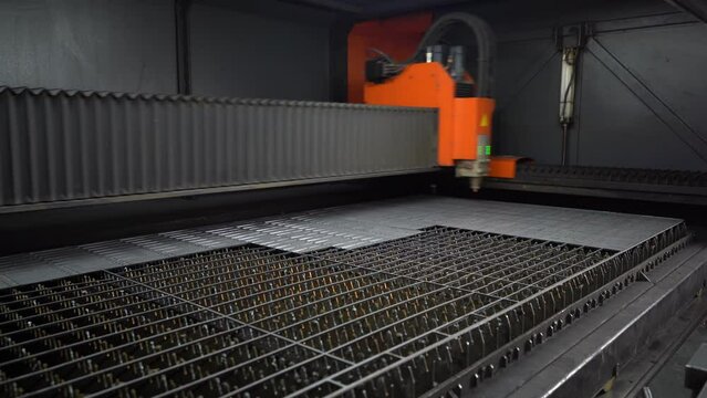 Laser cut, industry. CNC laser cutting machine.
Machine that cuts aluminum, steel and metal sheets. Drills and drills holes in sheet metal. Automatic and programmable machine.
