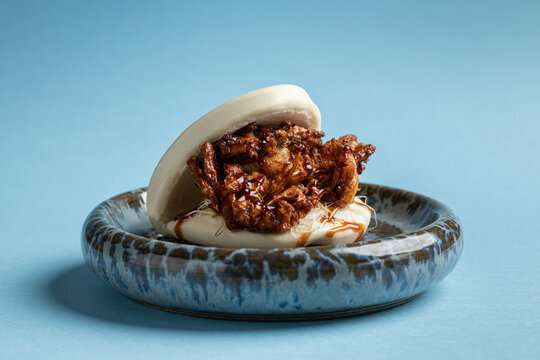 Pan bao with soft crab shell