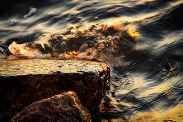 Small wave, stone and light reflection background - 520886930