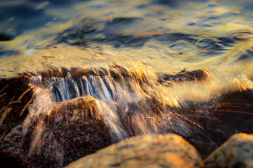 Small wave, stone and light reflection background - 520886934