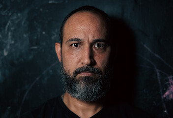 Autorretrato mirada de frente con luz