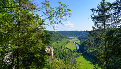 Blick vom Knopfmacherfelsen auf das Donautal, Landkreis Sigmaringen in Baden-W&uuml;rttemberg