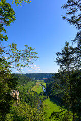 Fototapeta na wymiar Blick vom Knopfmacherfelsen auf das Donautal, Landkreis Sigmaringen in Baden-Württemberg