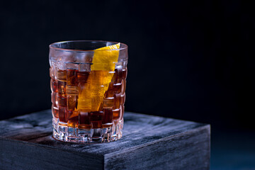 A Gin and It cocktail with vermouth and gin