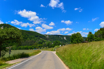 Landesstraße L 196 bei Hausen im Tal, Landkreis Sigmaringen in Baden-Württemberg