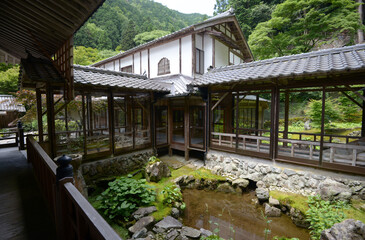 Fototapeta premium 古知谷阿弥陀寺 中庭と回廊 京都市左京区大原