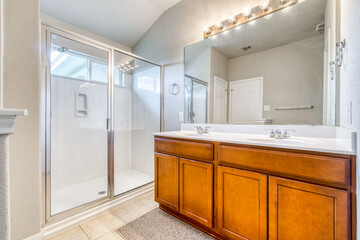 luxury bathroom 