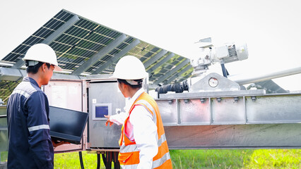 Engineers take investors on a tour of solar power plants. solar panels are an alternative...
