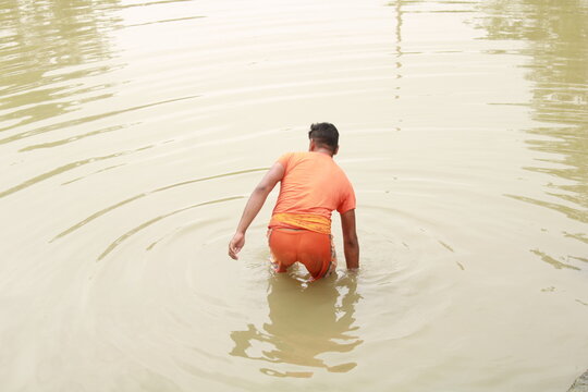 Sawan Somwar Vrat, Kanwar Yatra, Kavaḍ Yatra Or Kawad Yatra. Group Of Hindu Devotees Of Bathing in Pond Near Local Shiv Temple To Perform The Yearly Kanwar Yatra With Holy Ganga Water For Jal abhishek