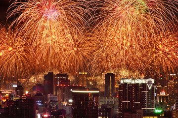 Obraz premium Dadaocheng fireworks show in Double Seventh Festival(Chinese Valentine's Day) in Taipei,Taiwan