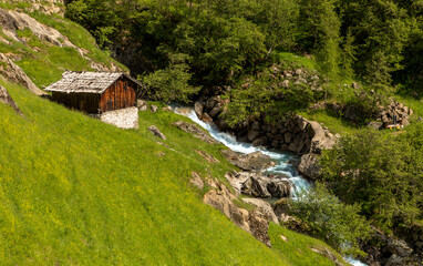 Hütte am Zielbach über Partschins, Südtirol