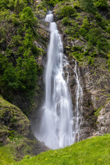 Fototapeta na wymiar Partschinser Wasserfall über Partschins, Südtirol