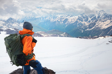 Fototapeta na wymiar Man traveler with backpack hiking in the mountains.
