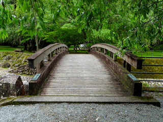 公園に架かる木造橋